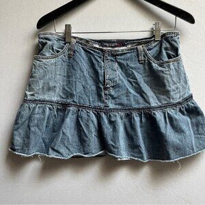 American Eagle Outfitters Y2K ruffle snap button mini denim skirt Sz 10